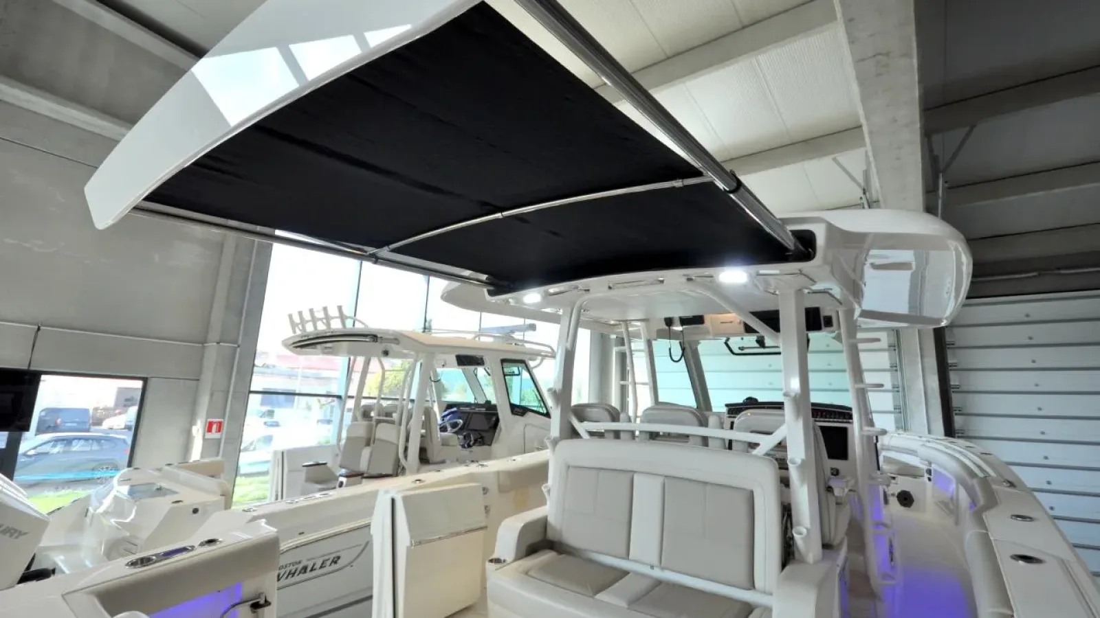 380Outrage-LCRiviera_Conciergerie_de_Luxe-Yacht-Achat (3)