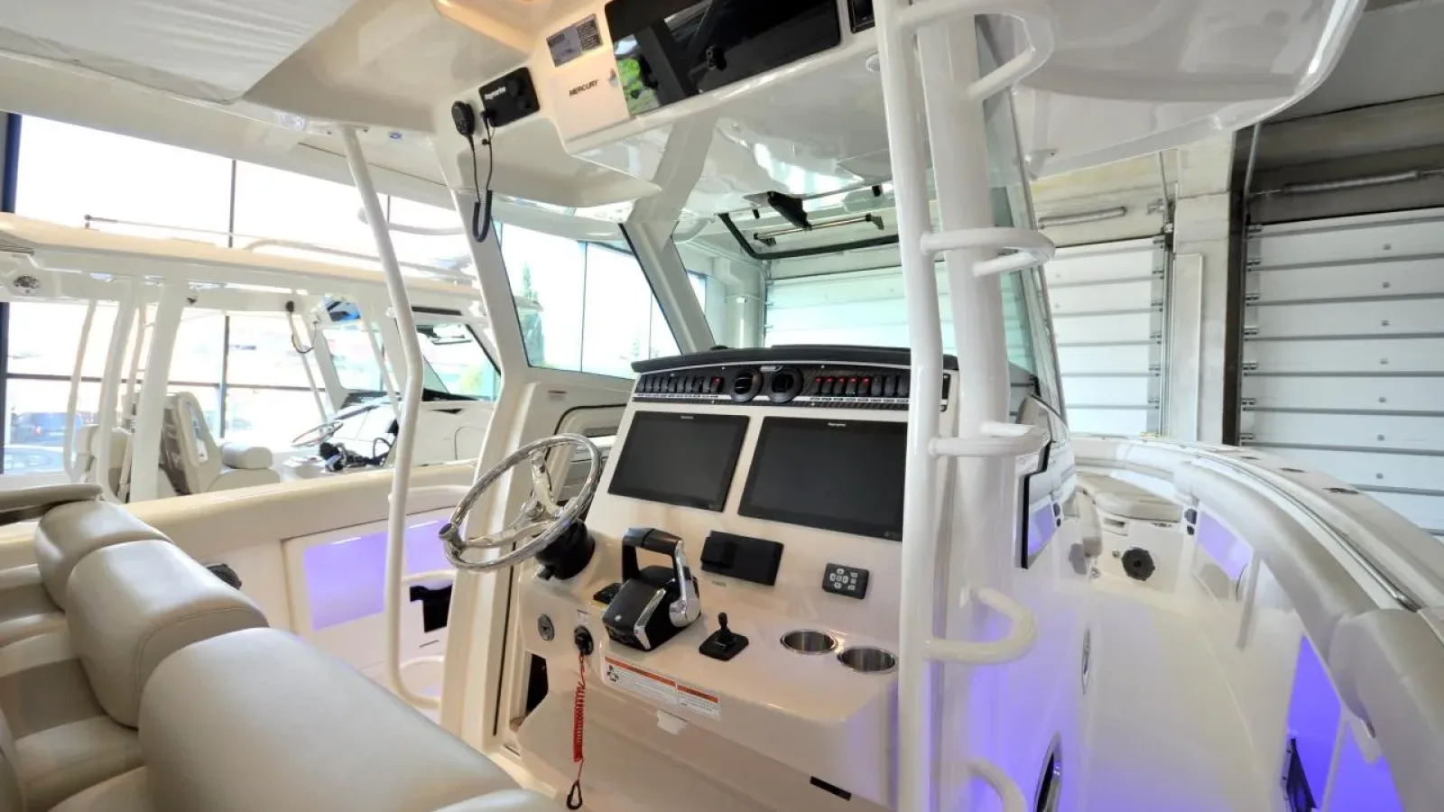 380Outrage-LCRiviera_Conciergerie_de_Luxe-Yacht-Achat (8)