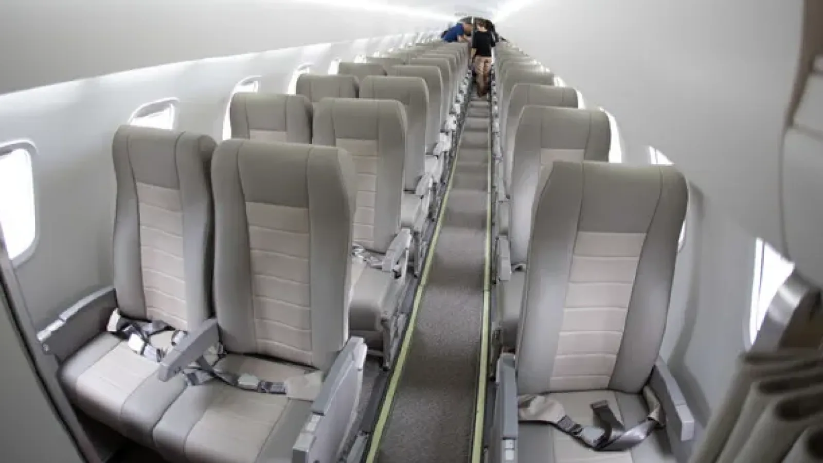 ERJ135-LCRiviera_Conciergerie_de_Luxe-Jet_Helico-Location (3)