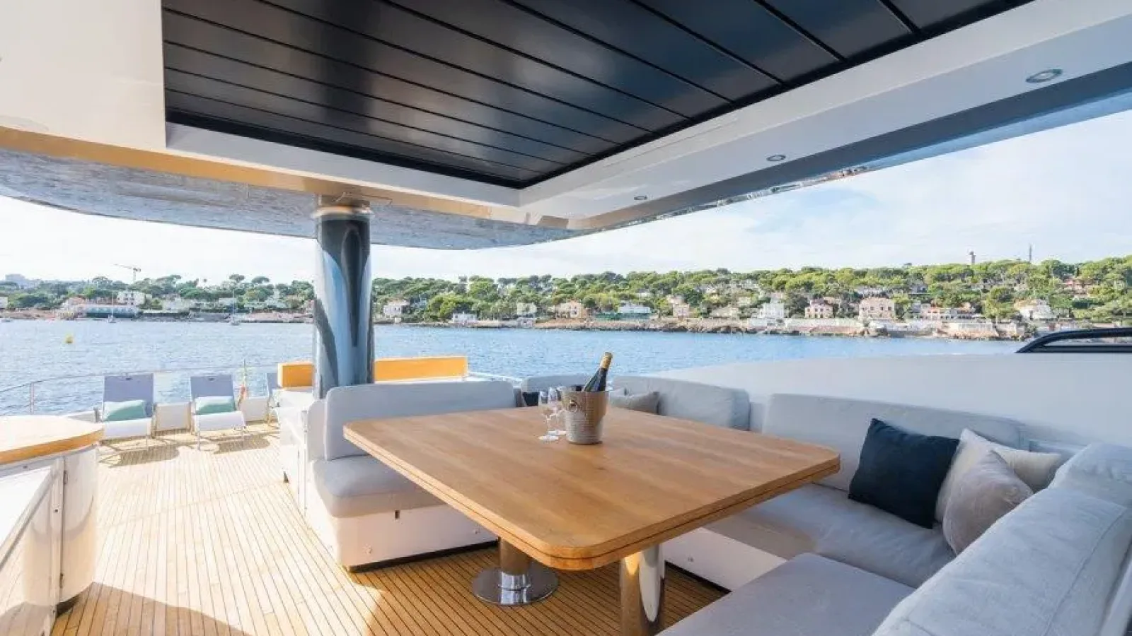 Magellano25-LCRiviera_Conciergerie_de_Luxe-Yacht-Achat (10)