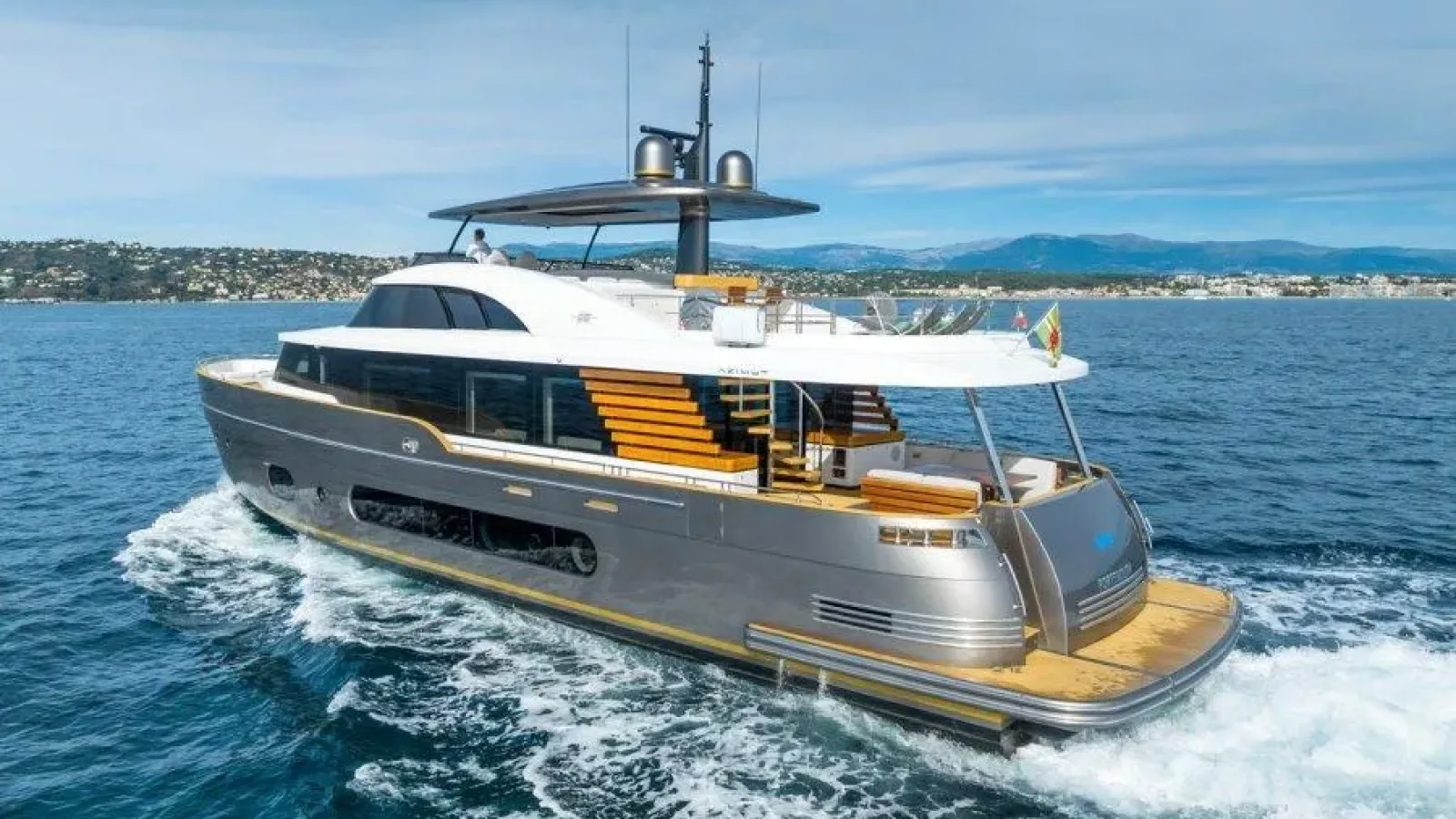 Magellano25-LCRiviera_Conciergerie_de_Luxe-Yacht-Achat (3)