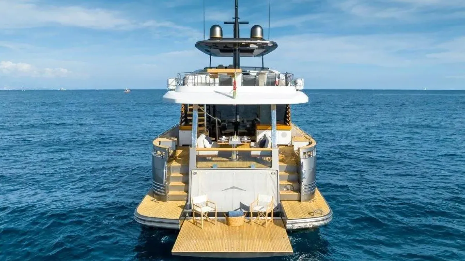 Magellano25-LCRiviera_Conciergerie_de_Luxe-Yacht-Achat (4)